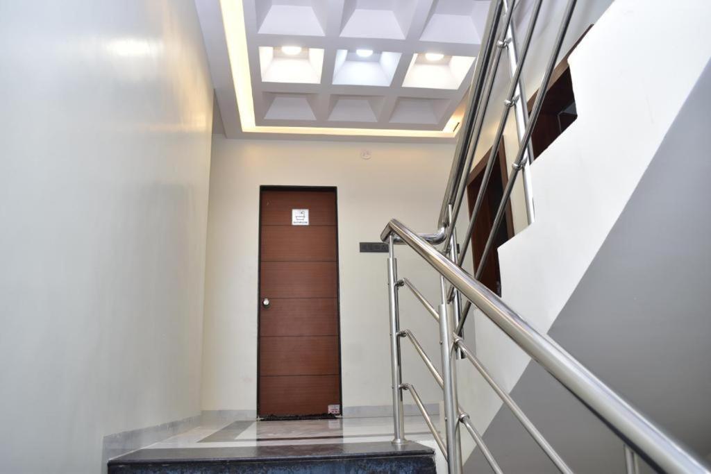 Hotel Sai Sandesh Sirdi Kültér fotó