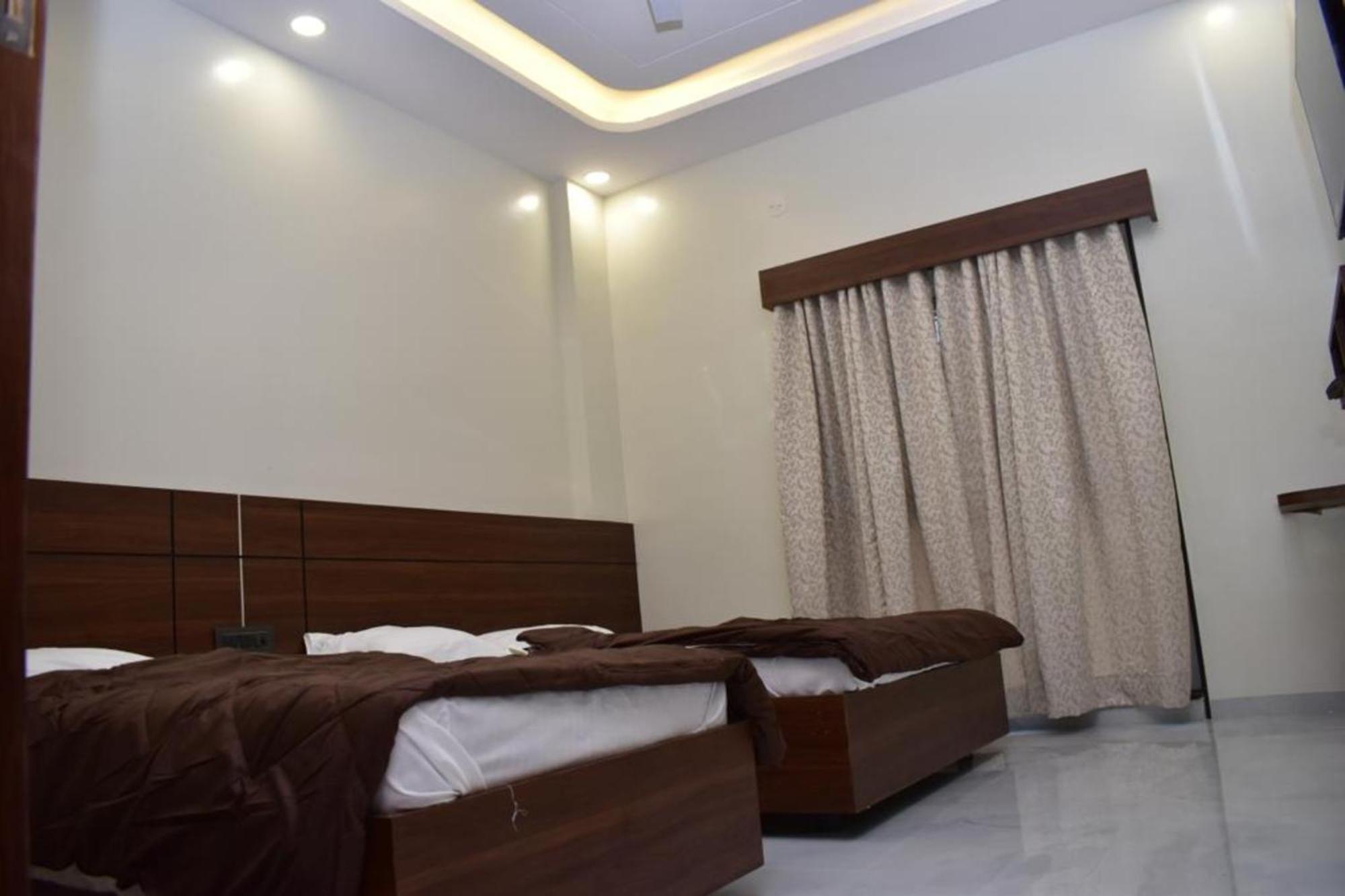 Hotel Sai Sandesh Sirdi Kültér fotó